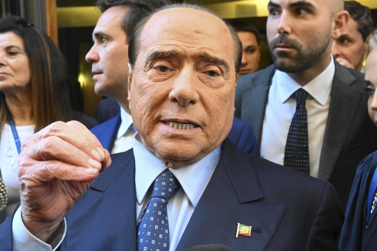 Berlusconi all'assalto di Sanremo: "Evento dai connotati ideologici"