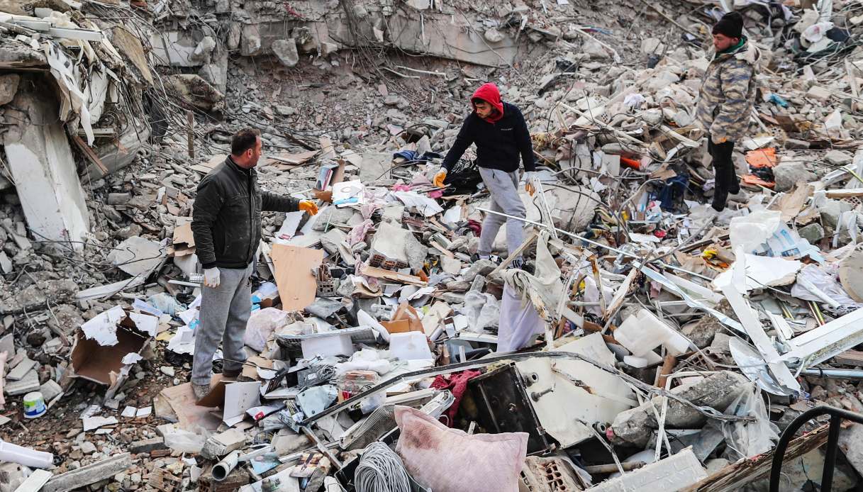 Dalla Turchia l'ennesimo miracolo: 77enne estratta viva dalle macerie dopo 212 ore