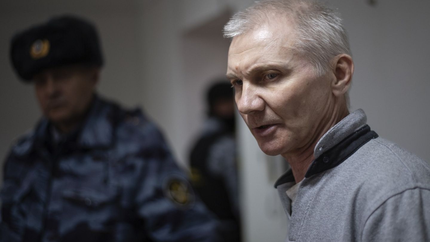 Aleksei Moskalev estradato dalla Bielorussia: 2 anni di prigione per un disegno 'no war' della figlia
