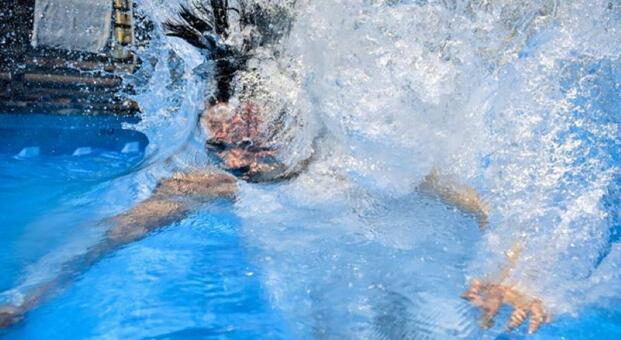 Topless libero nelle piscine di Berlino: le donne potranno stare a seno nudo