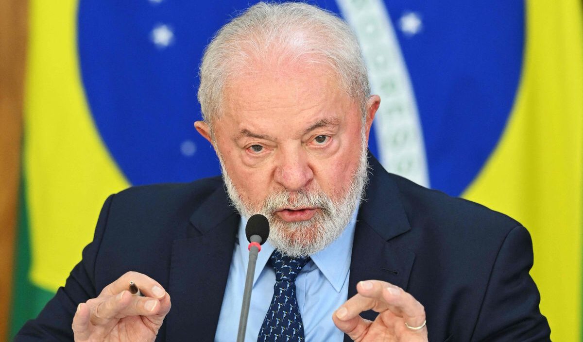 Covid, Lula rilancia la vaccinazione in Brasile: "Chi non è immunizzato continua a morire"