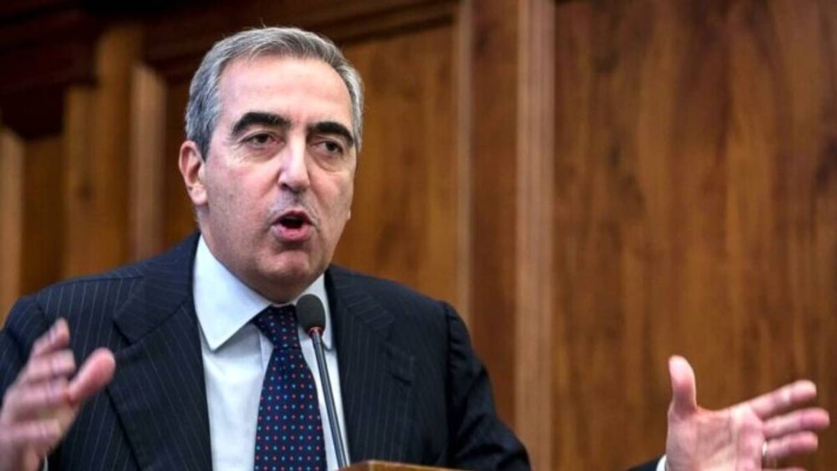 Gasparri e la destra attaccano ancora il sindaco di Bari: "La ribellione preventiva di Decaro è eccessiva"