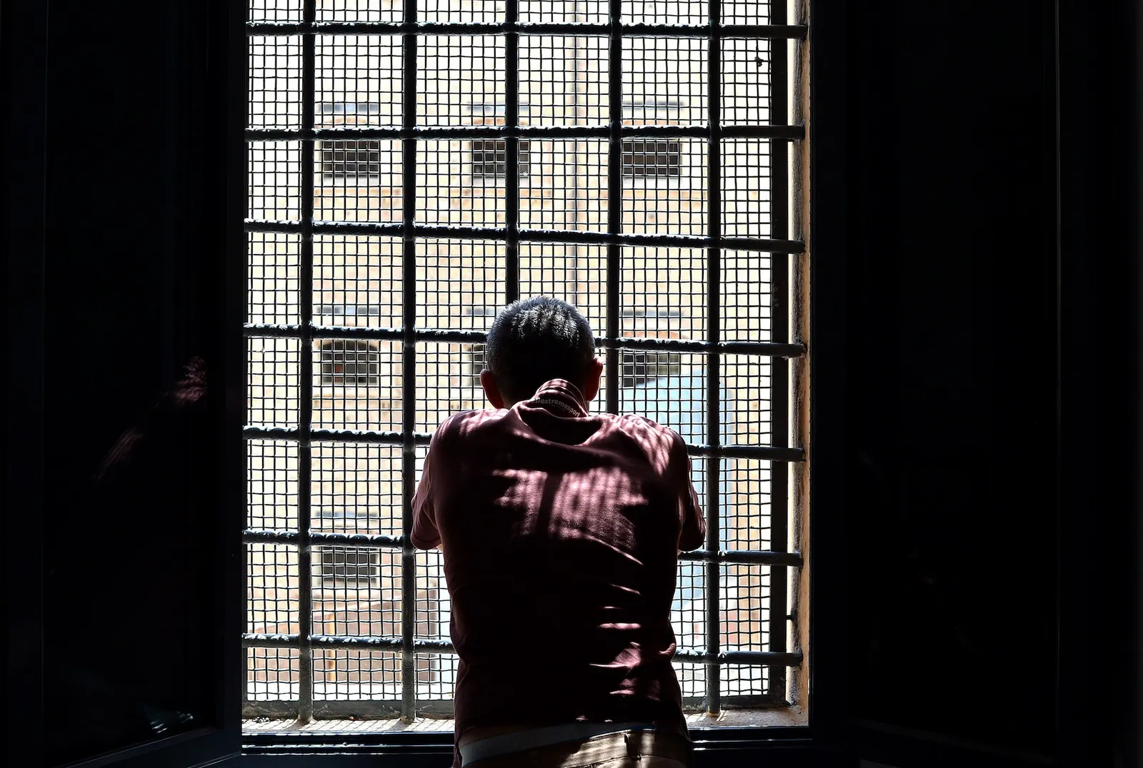 La situazione delle carceri italiane è drammatica, Antigone: "Sono sovraffollate, il governo se ne occupi"
