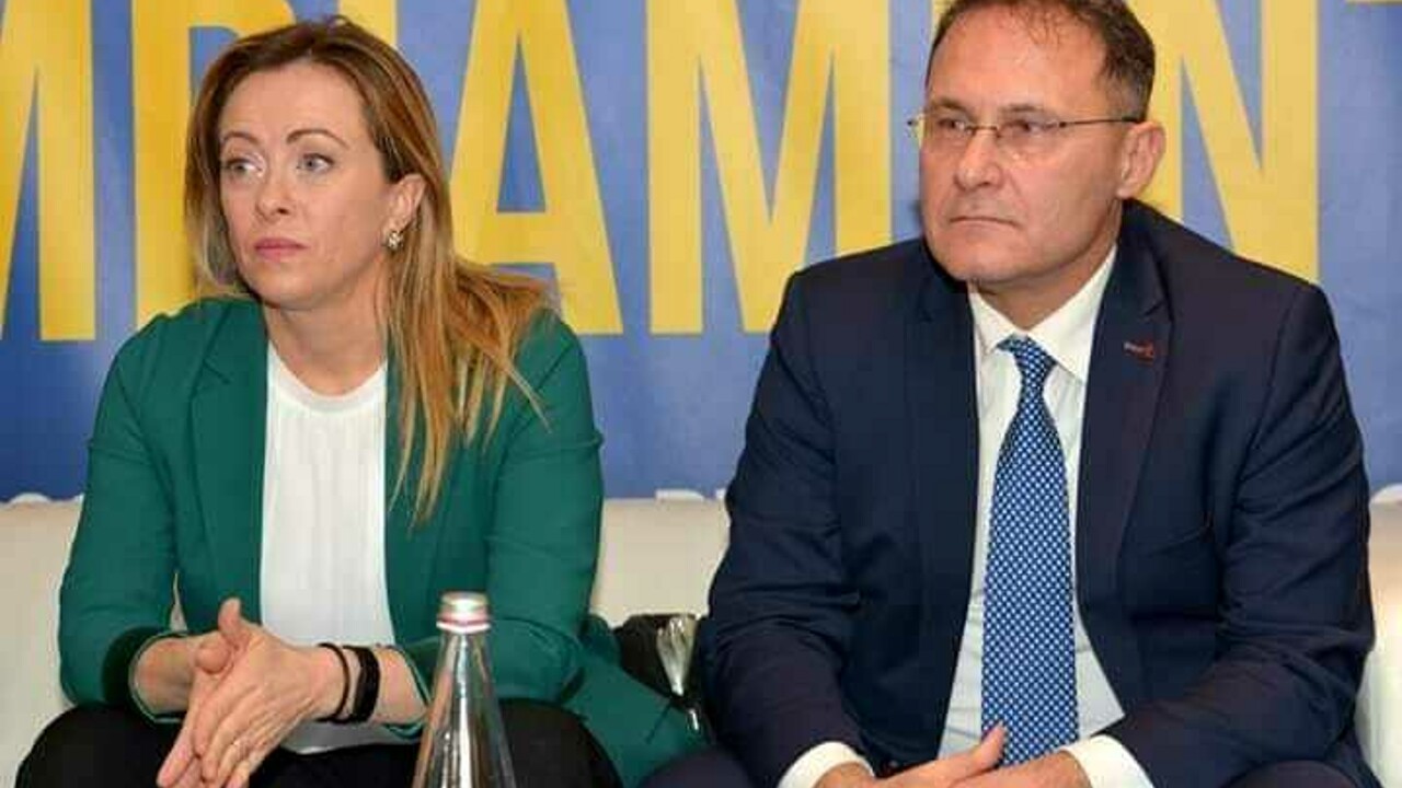 Fratelli d'Italia vuole togliere la patria potestà alle donne che finiscono in carcere