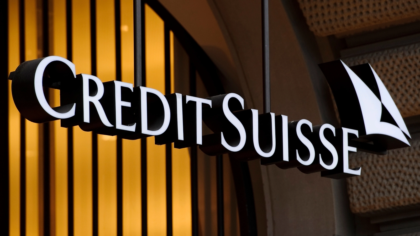Crolla il titolo del Credit Suisse, borse europee in calo: ecco cosa succede