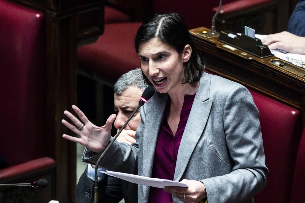 Jobs Act, Elly Schlein: "Ero in piazza contro l'abolizione dell'articolo 18, è un punto fondamentale della mia campagna"