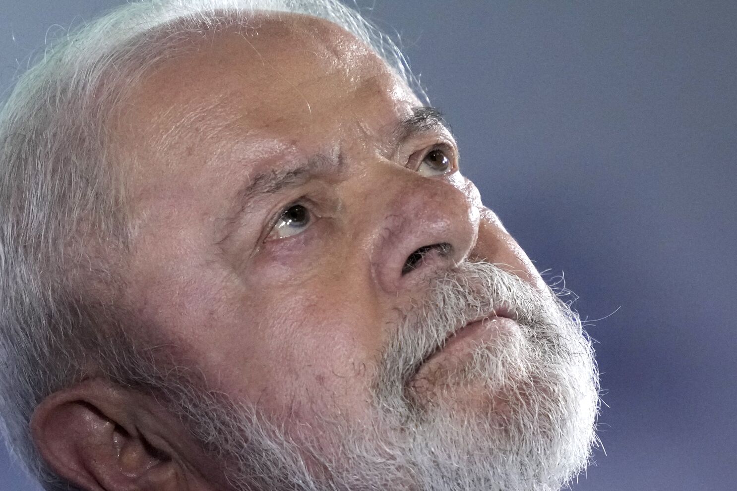 Dopo la freddezza iniziale Lula elogia Biden: "Le sue politiche sul lavoro sono musica per le mie orecchie"