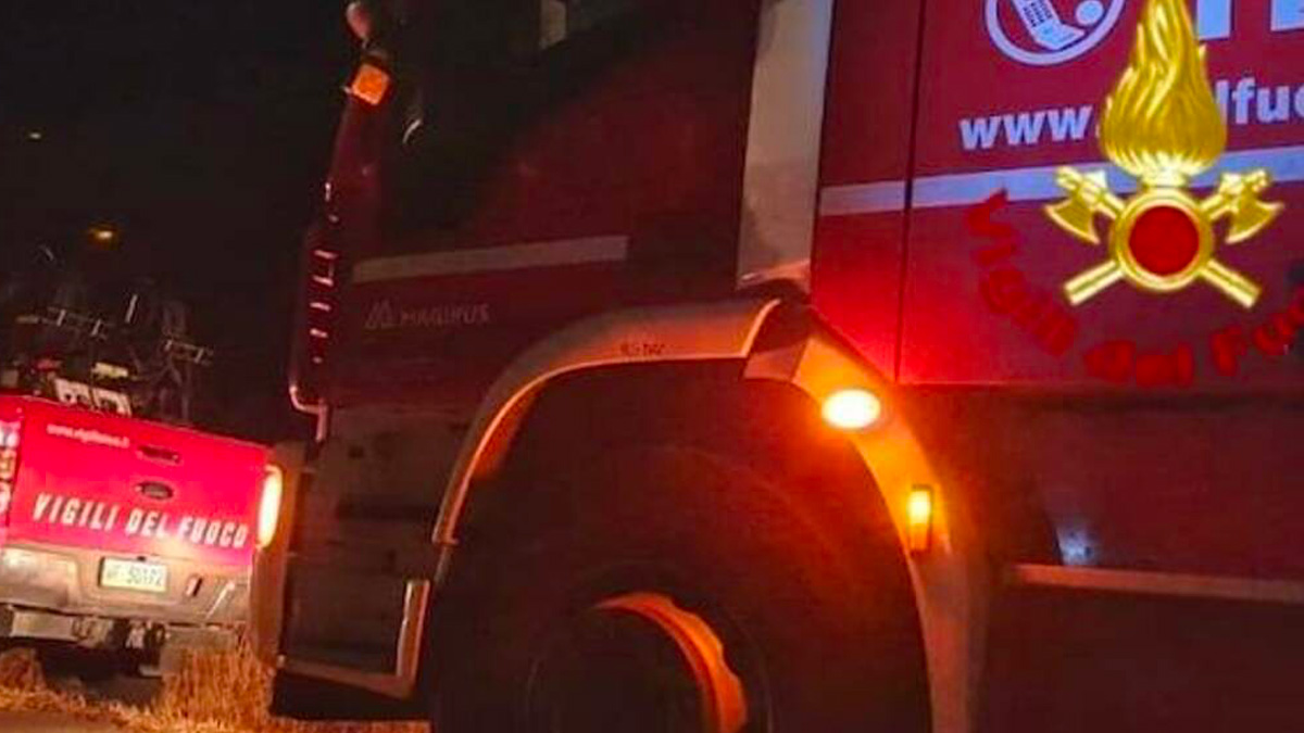 Incendio in una casa, muoiono una 91enne e la 64enne ucraina che la accudiva: ha provato a salvarle la vita