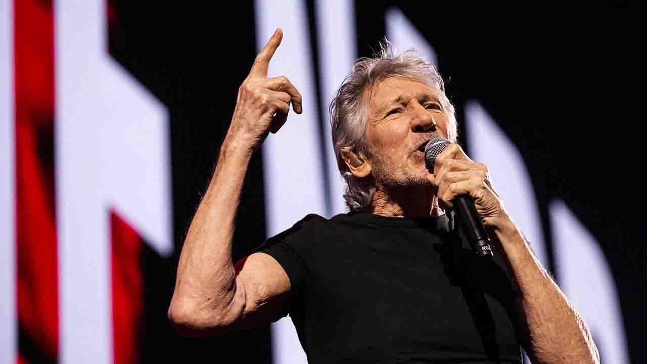 Roger Waters attacca Israele: "Sta commettendo enormi crimini, i sionisti stanno portando avanti un genocidio"