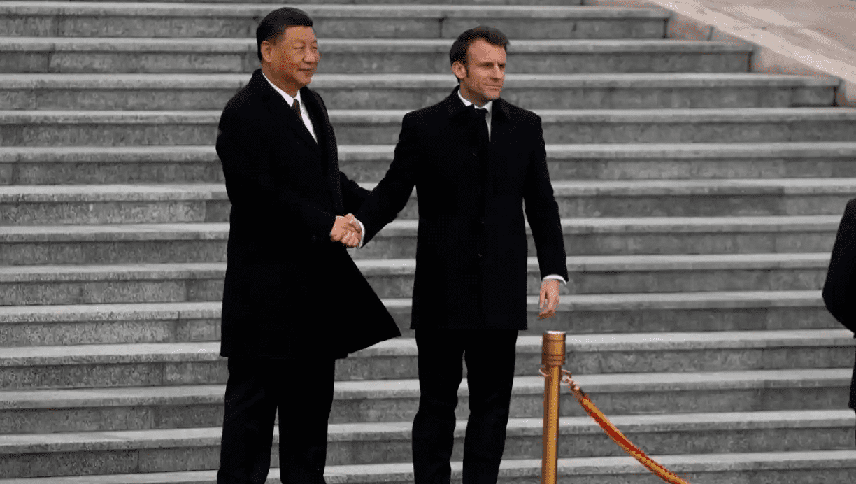 Macron prepara con la Cina per l'estate un piano per i negoziati tra Ucraina e Russia
