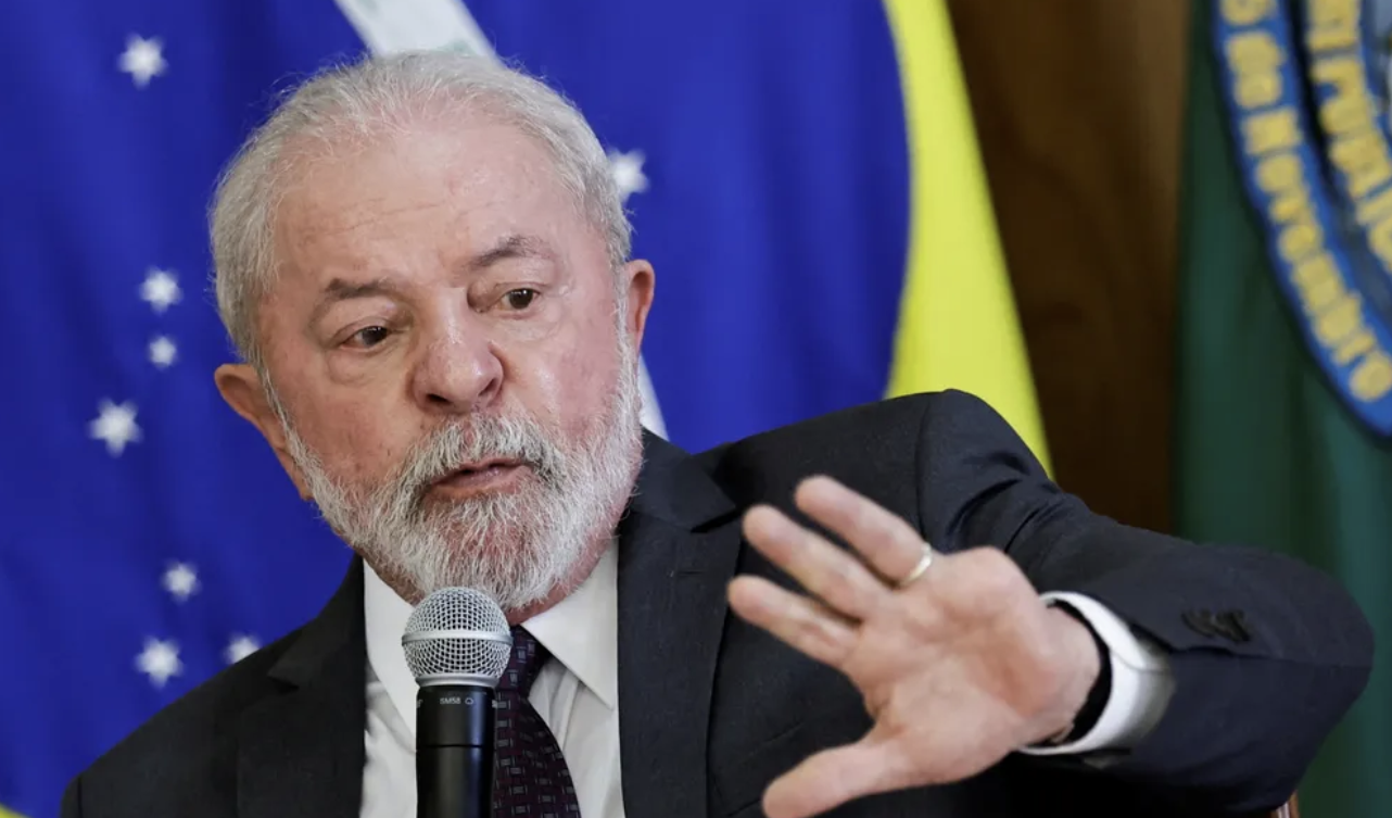 Lula: "Dare dell'asino a Bolsonaro è offensivo per gli asini"
