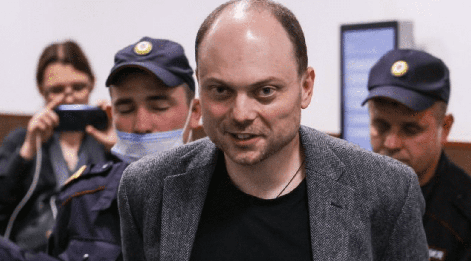 Kara-Murza, lettera dal carcere: "Non abbiate fretta a dirmi addio, la Russia cambierà"