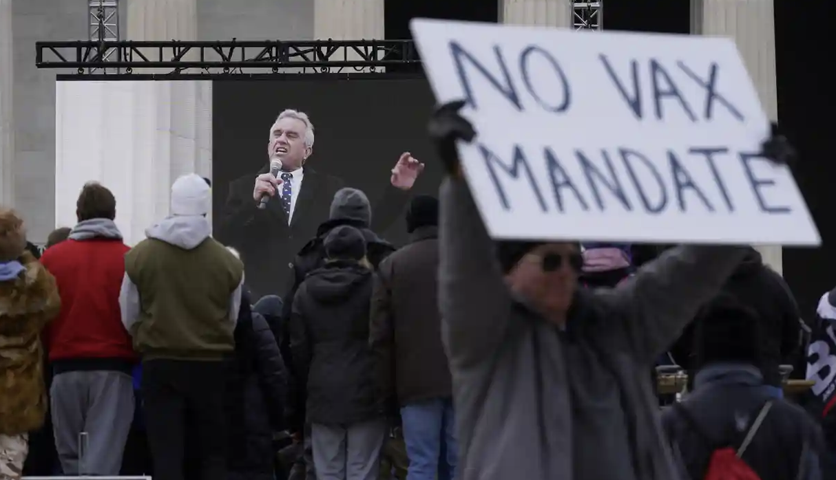 L'idolo dei no-vax Robert Kennedy Jr. si candida alle primarie per la Casa Bianca