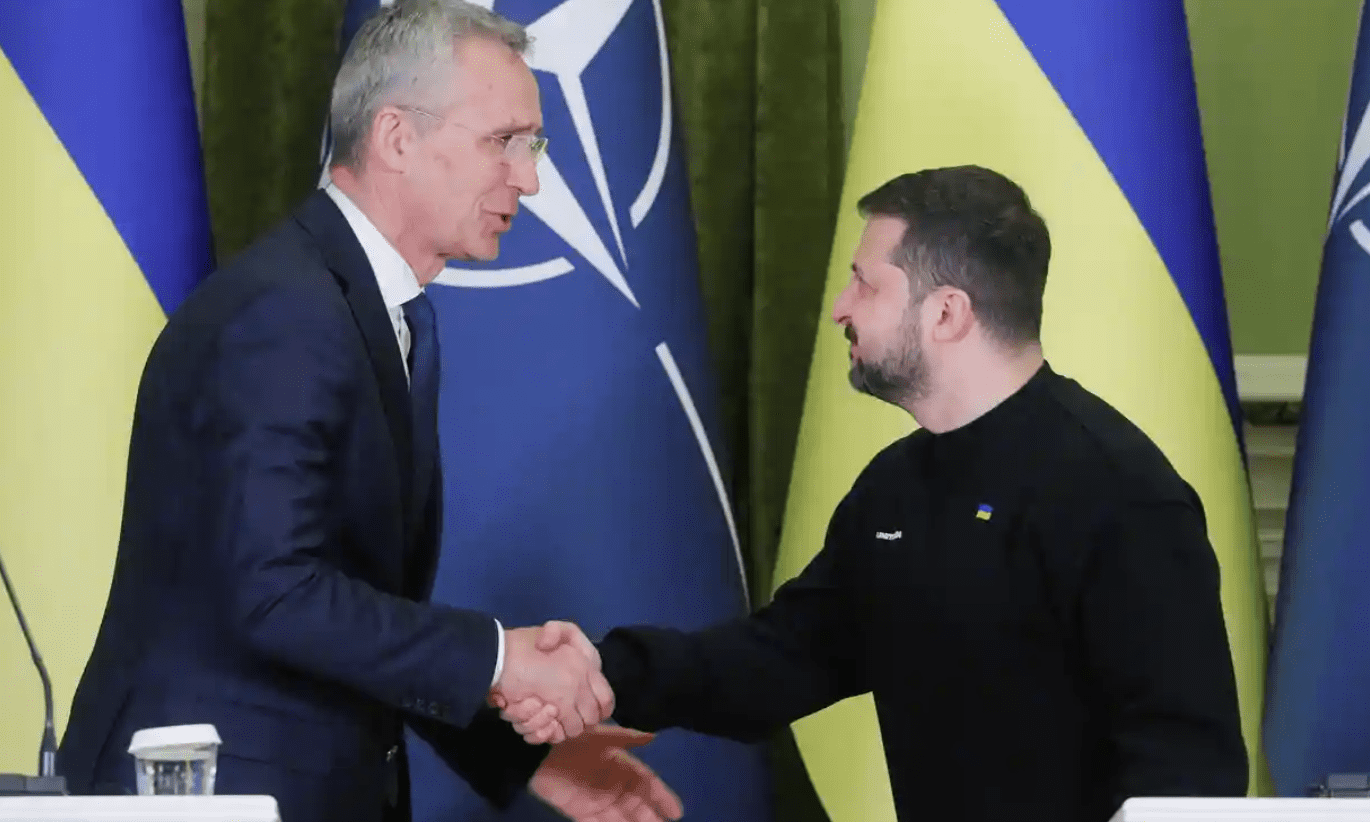 Zelensky chiede alla Nato di accettare l'Ucraina nell'Alleanza