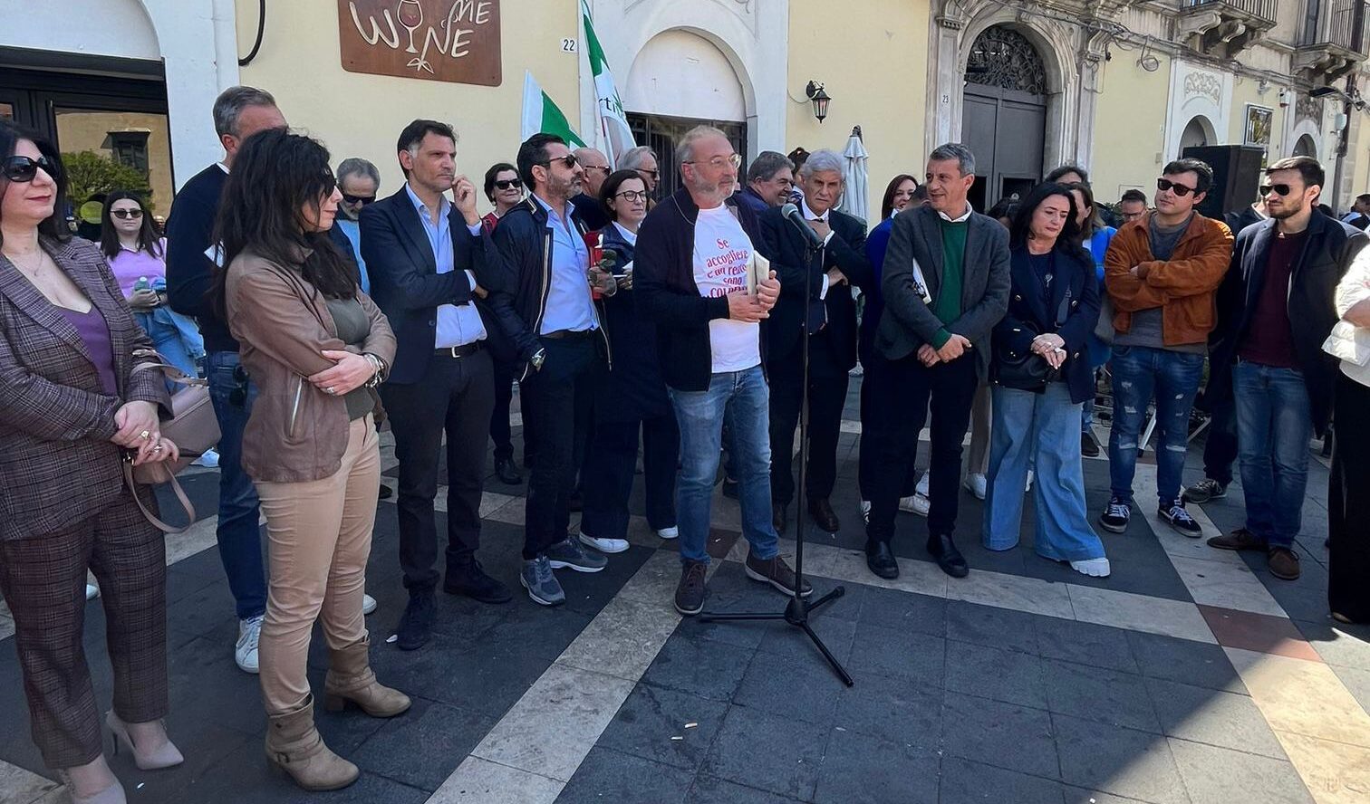 Flash mob del Pd nel paese di La Russa: "No al suo revisionismo, la storia non si cambia"