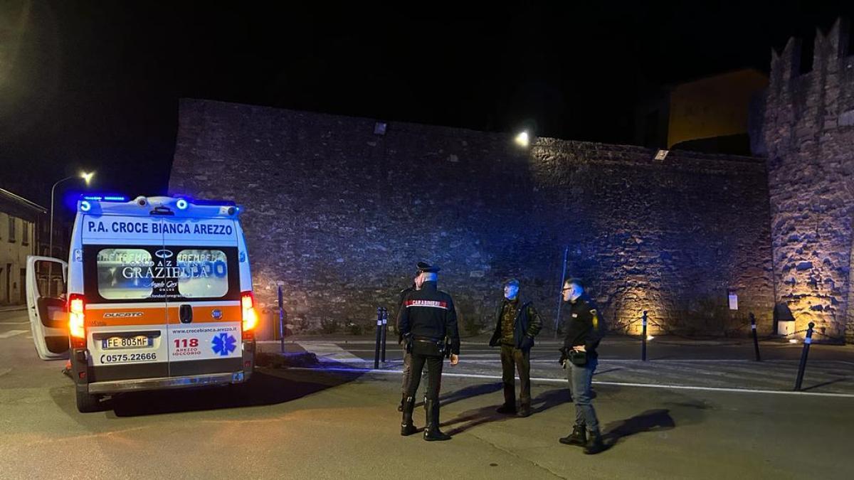 Uccide moglie e suocera a coltellate, in casa anche i due giovani figli della coppia