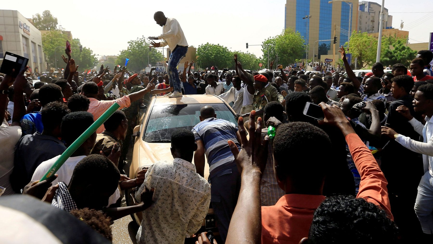 Sudan, salvati 297 bambini intrappolati in un orfanotrofio: 71 sono morti di fame e malattie