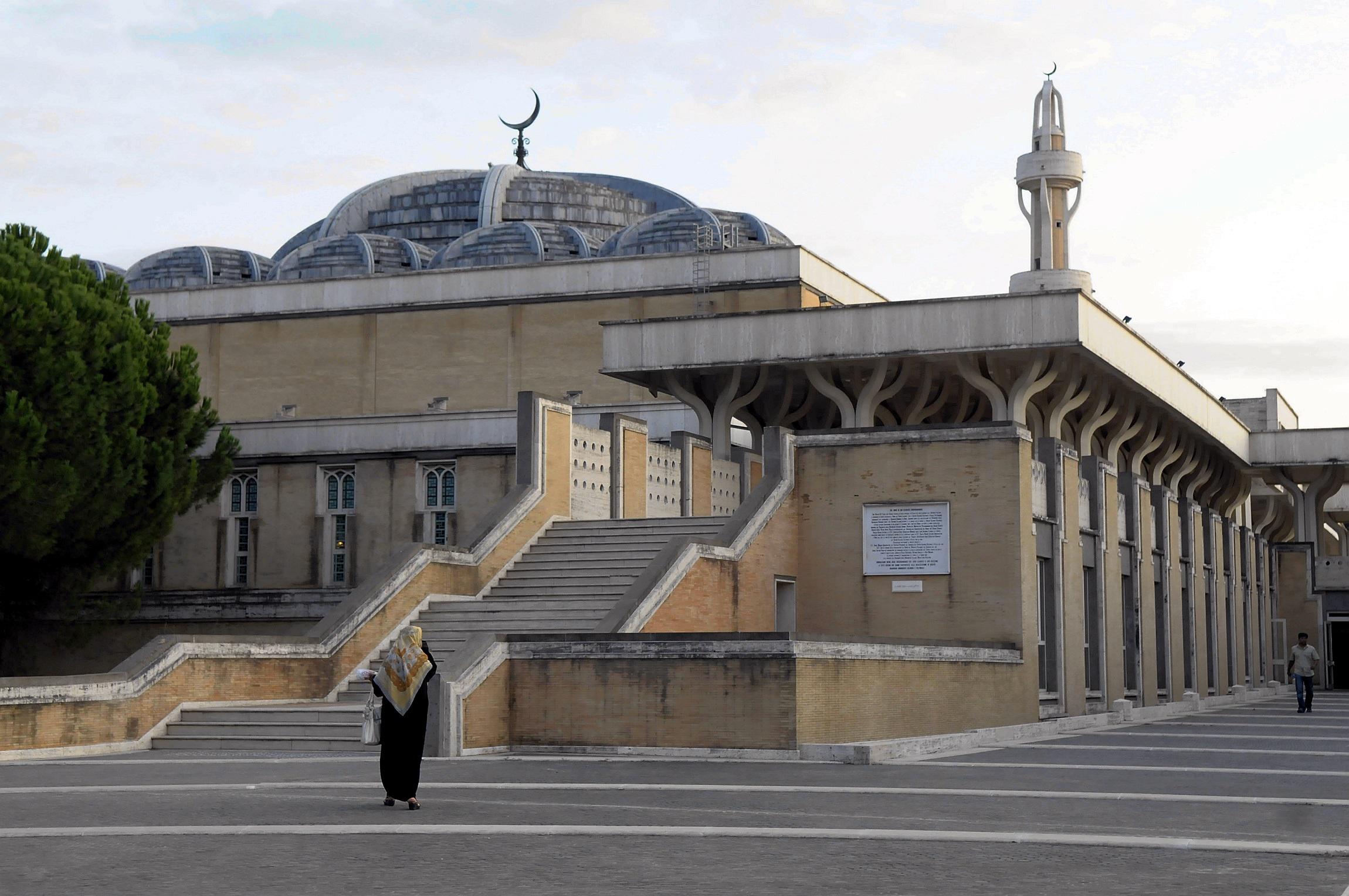 I musulmani celebrano l'Eid al-Fitr, la festa che chiude il digiuno del Ramadan