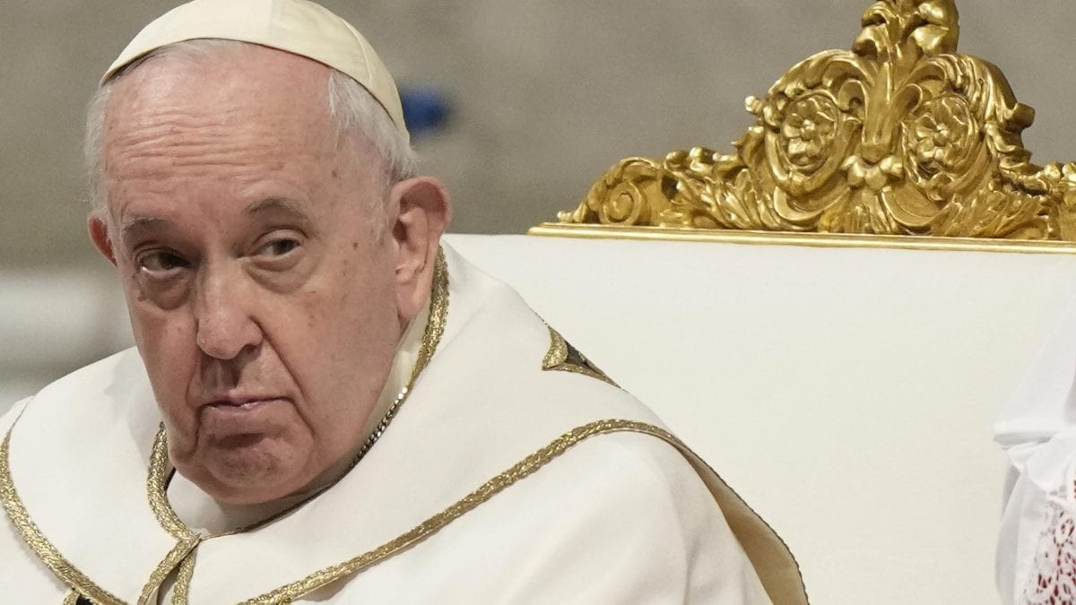 Papa Francesco: "Di fronte alle ingiustizie l'indignazione è santa"