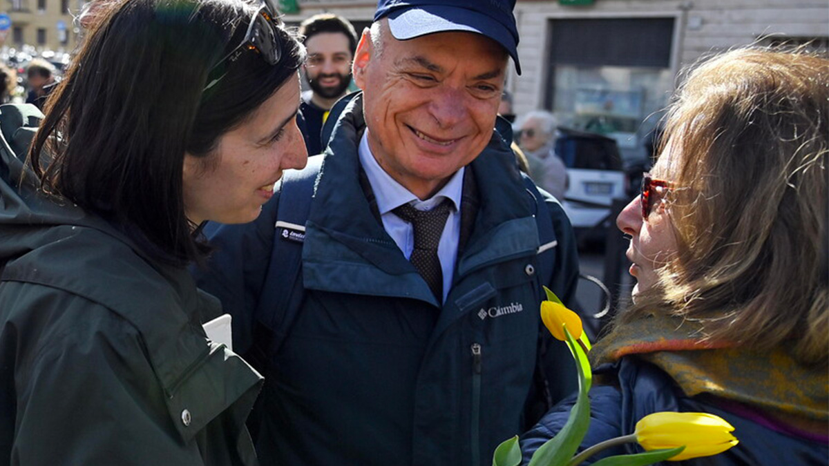 Elly Schlein al sit-in per Giulio Regeni: "Vicini alla famiglia, il processo deve andare avanti"