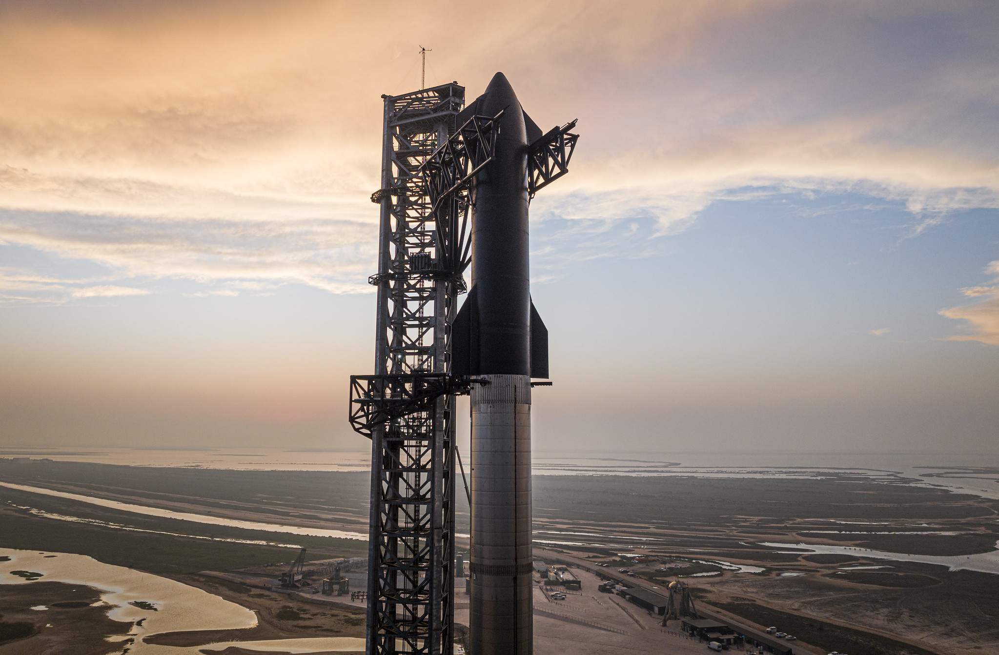 Starship, il razzo di Elon Musk per la Luna e Marte esplode nel primo test di prova