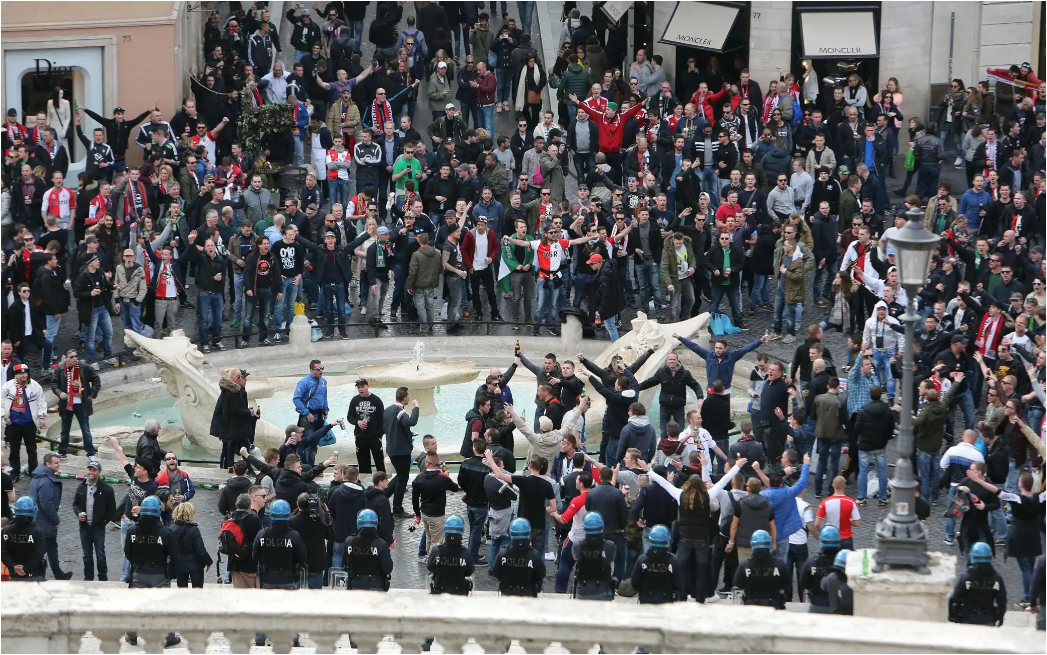 Roma - Feyenoord, tensione per l'arrivo degli ultras olandesi: "Attesi in centinaia"