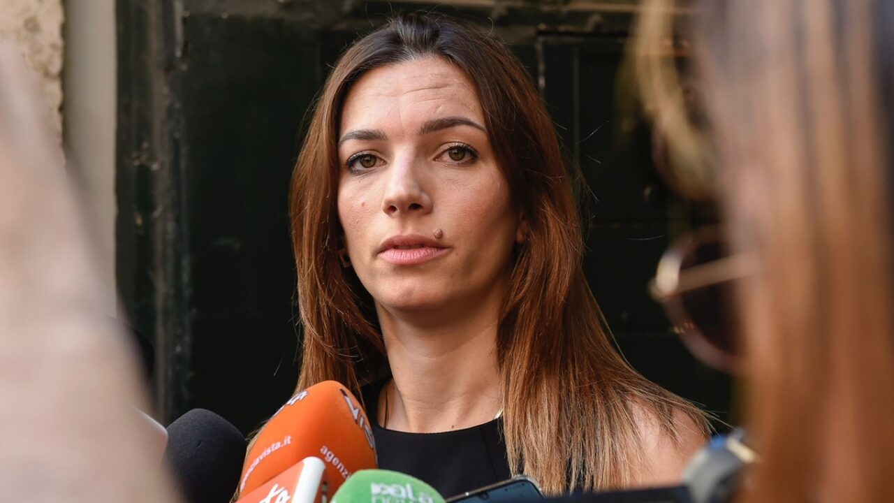 Il M5s contro Andrea Giambruno: "Meloni dica al suo compagno di chiedere scusa"
