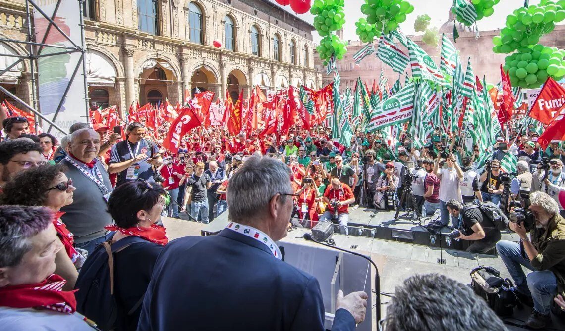 Sindacati contro il governo Meloni: "Solo propaganda, palazzo Chigi è diventato Beautiful"