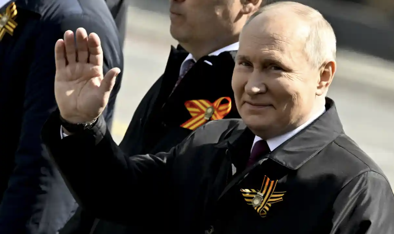 Putin parla di 'guerra globale' e minaccia di colpire chi fornisce a Kiev la armi per attaccare la Russia