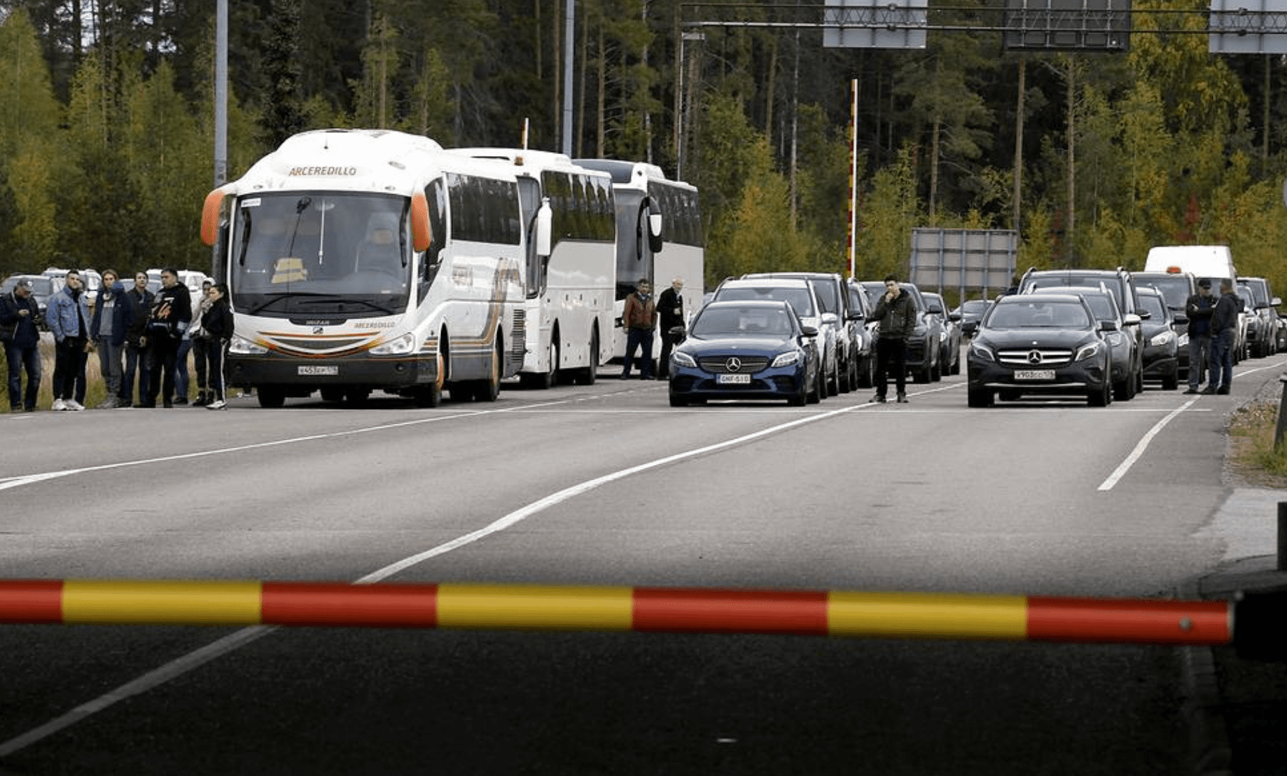 Anche la Finlandia vieta l'ingresso di auto immatricolate o provenienti dalla Russia