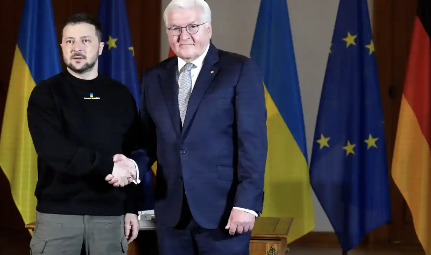 Zelensky in Germania per discutere di armi, ricostruzione e adesione di Kiev alla Ue