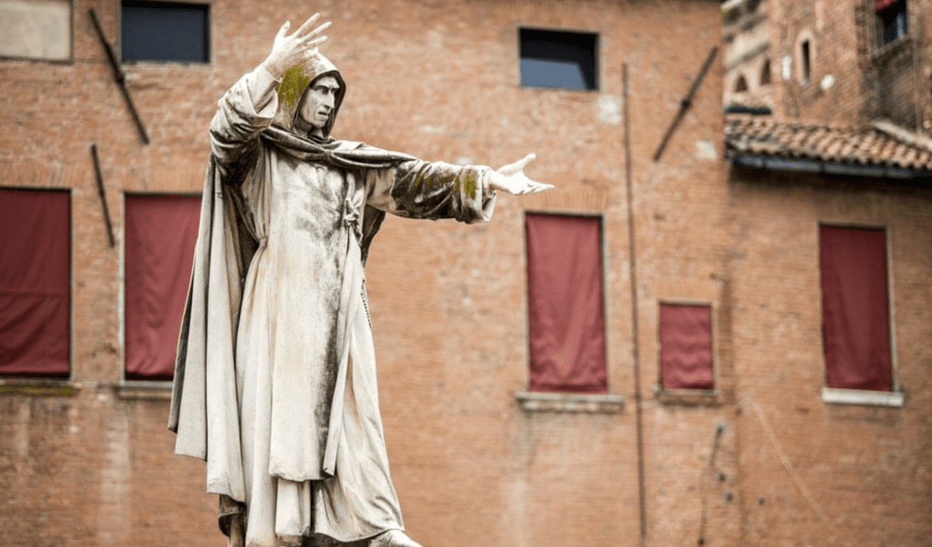 La controversa figura di Savonarola: il profeta "disarmato" che finì impiccato e arso vivo il 23 maggio 1498