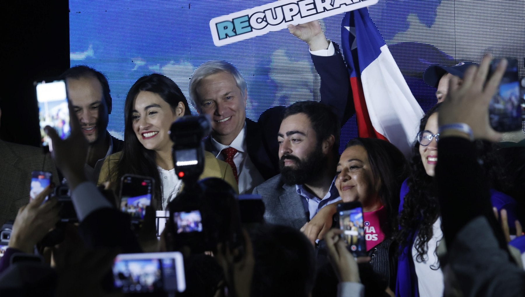 cile-elezioni-kast Cile, l'estrema destra vince le elezioni e riscriverà la Costituzione: è finito l'effetto Boric