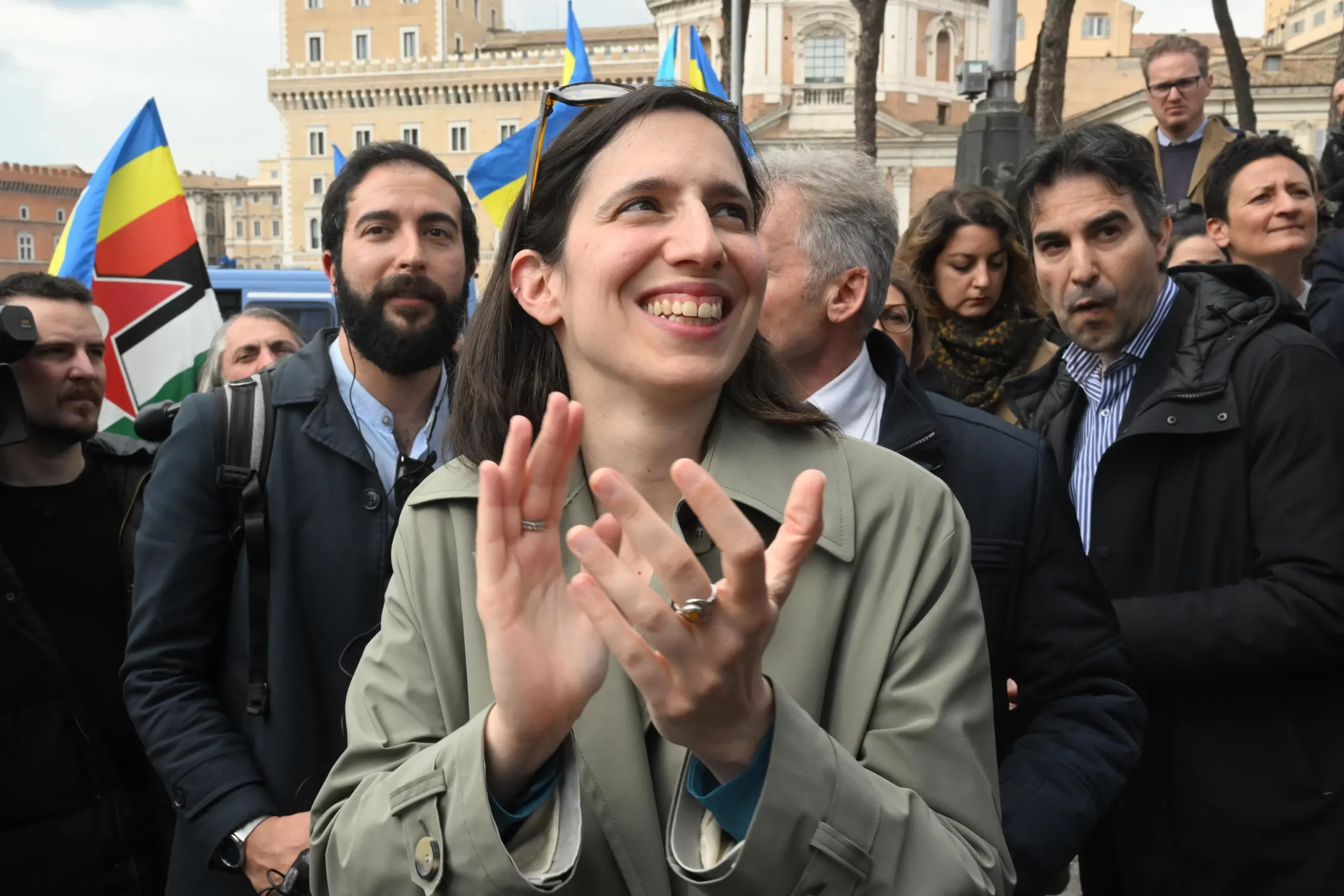 2 agosto, Schlein: "Ignobili le parole di De Angelis, Meloni finisca l'aggressione alla storia"