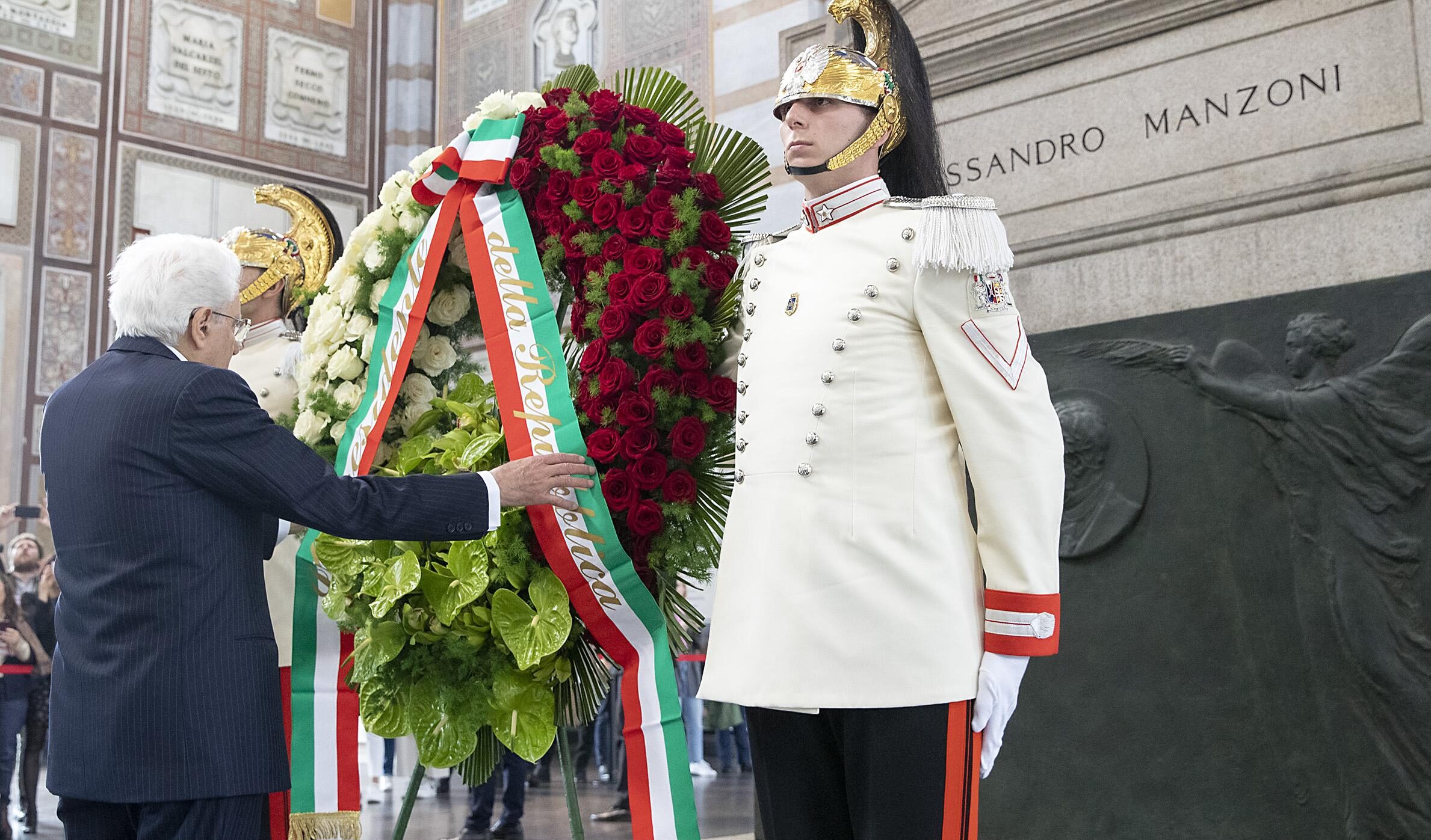 Mattarella cita Manzoni per bacchettare razzismo e nazionalismo sovranista