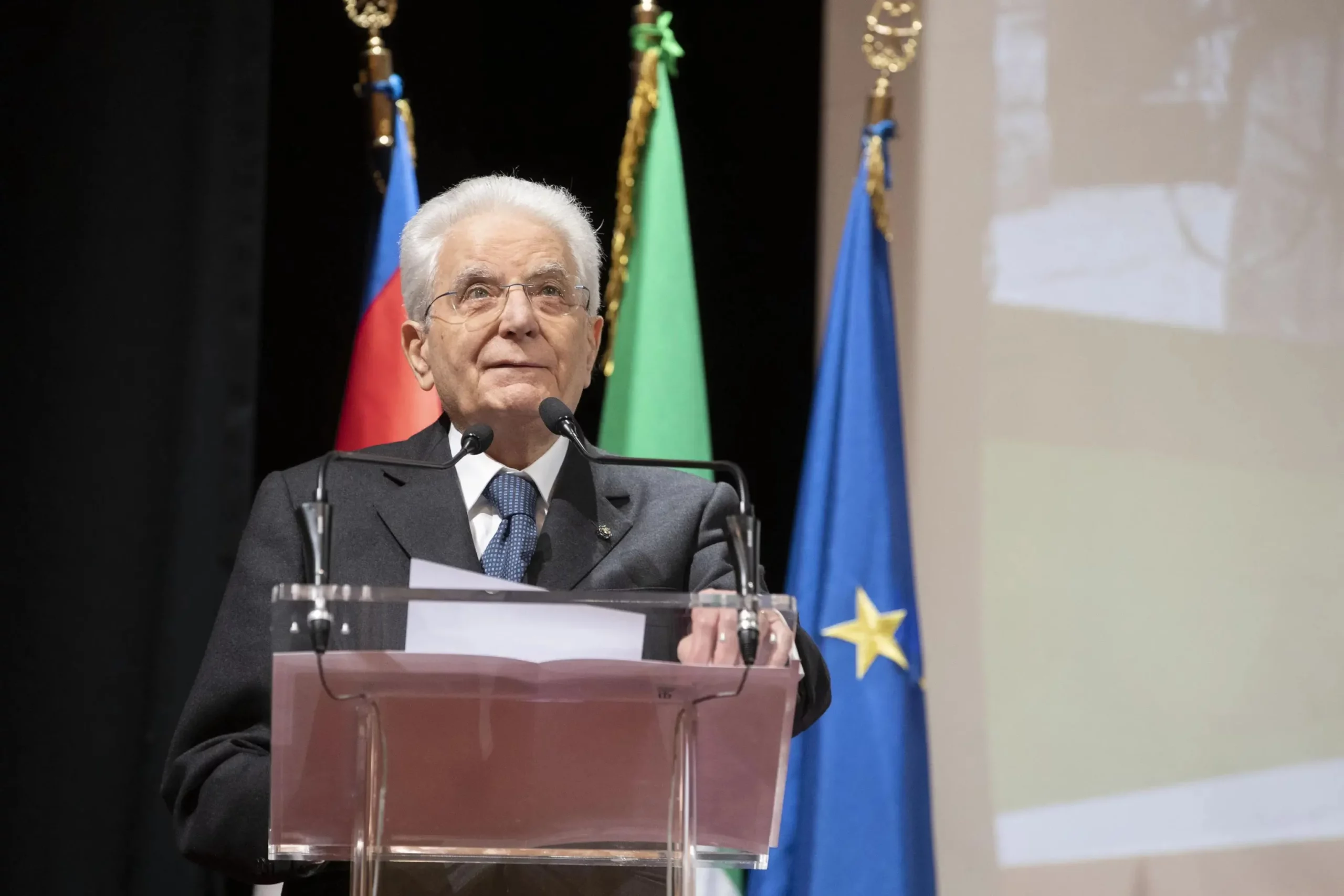 Mattarella: "L'omofobia è una insopportabile piaga sociale, la condanna sia unanime"