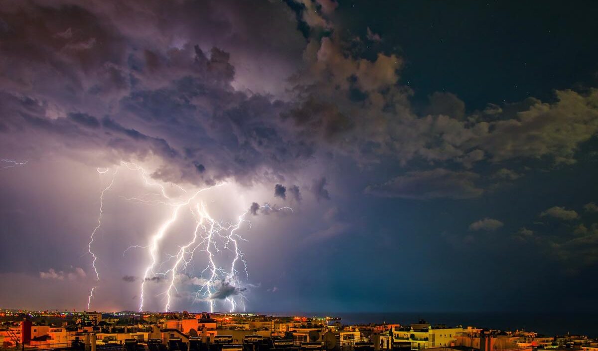 Maltempo in tutta Italia, neve anche sugli Appennini: allerta al Centro Sud e in Sardegna per i temporali