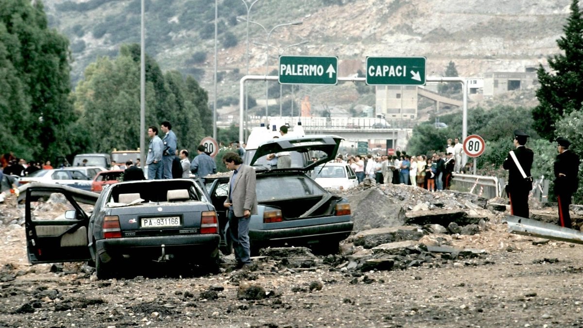 Strage di Capaci, Mattarella: "La mafia è un cancro ma non è invincibile"