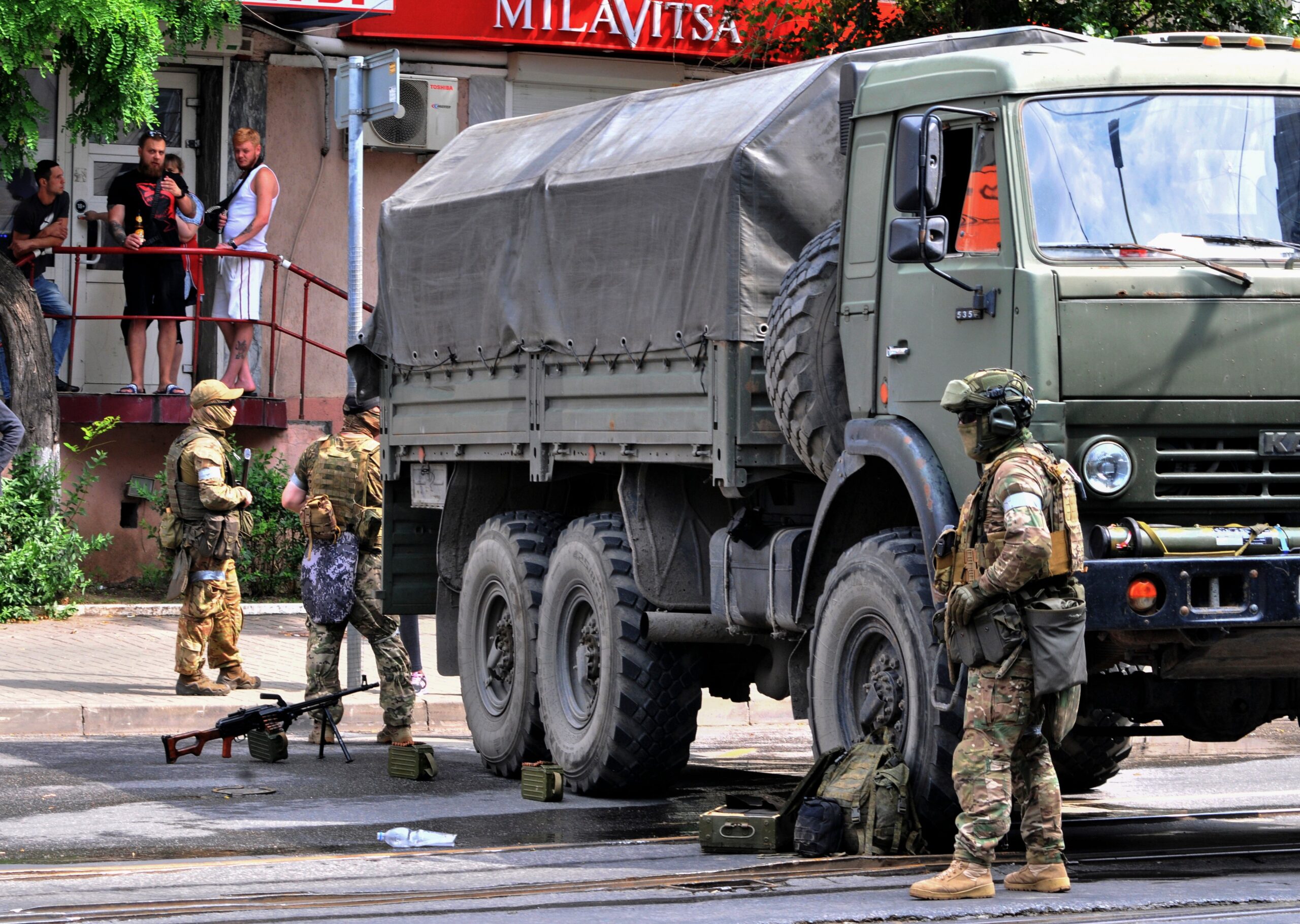 È guerra tra Wagner e esercito russo: gli uomini di Prigozhin conquistano Voronezh È guerra tra Wagner e esercito russo: gli uomini di Prigozhin conquistano Voronezh