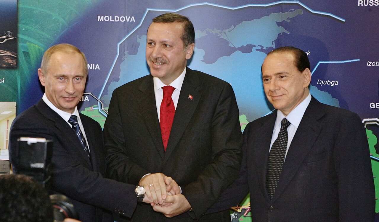Dopo Putin anche Erdogan commemora Berlusconi: "Era un grande amico..."