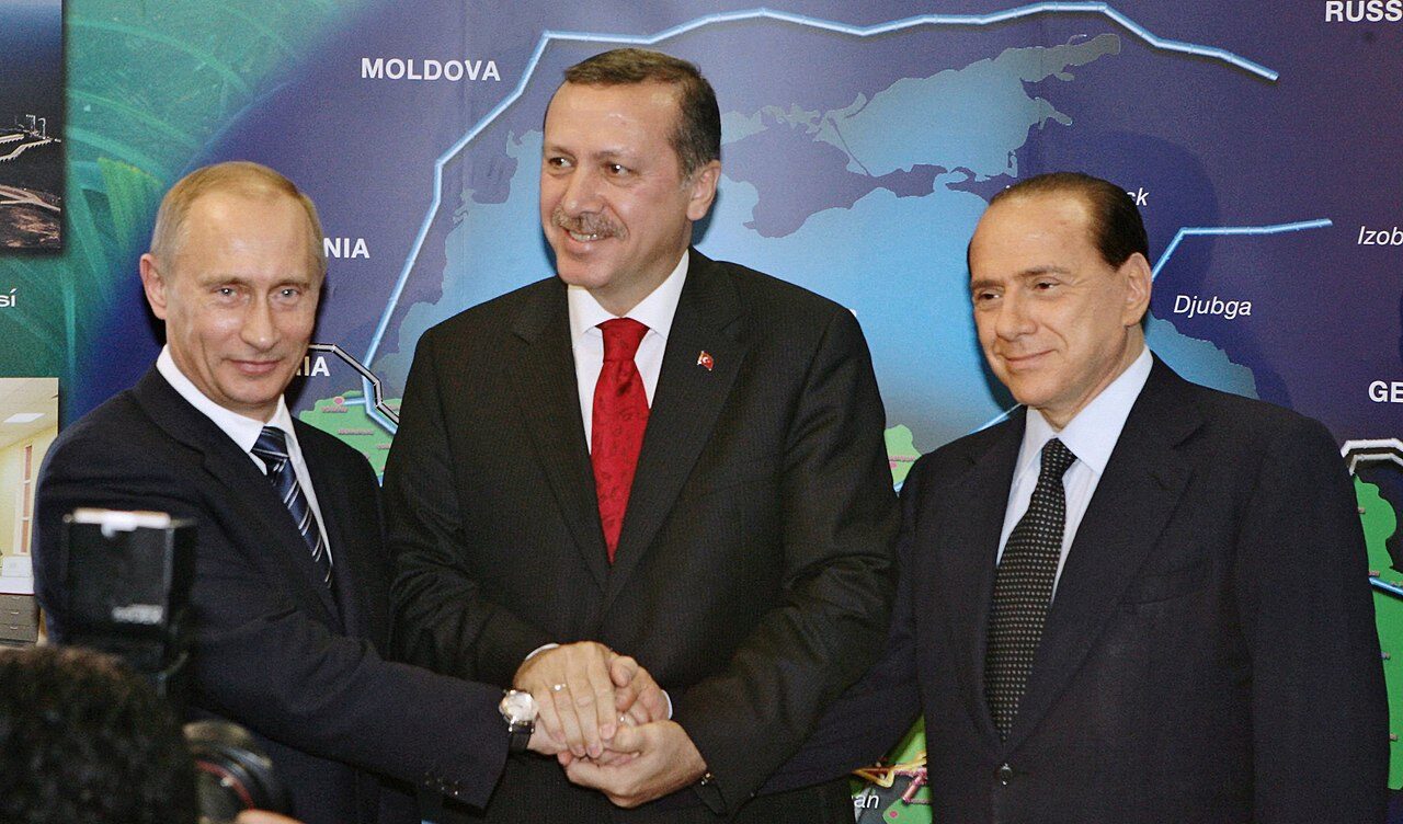 Dopo Putin anche Erdogan commemora Berlusconi: "Era un grande amico..." Dopo Putin anche Erdogan commemora Berlusconi: "Era un grande amico..."