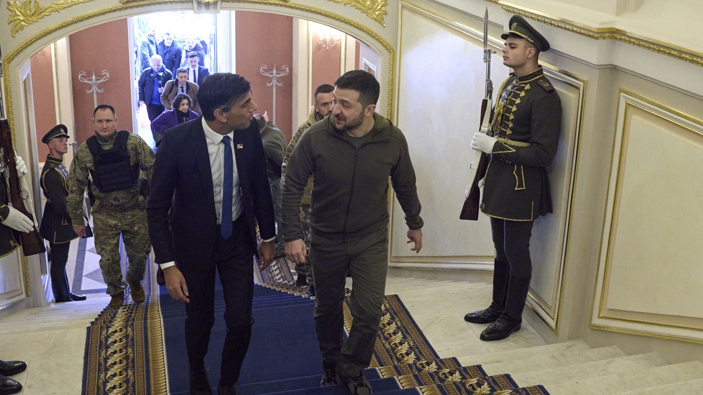 Londra manterrà sanzioni contro la Russia finché Mosca non pagherà i danni di guerra Londra manterrà sanzioni contro la Russia finché Mosca non pagherà i danni di guerra