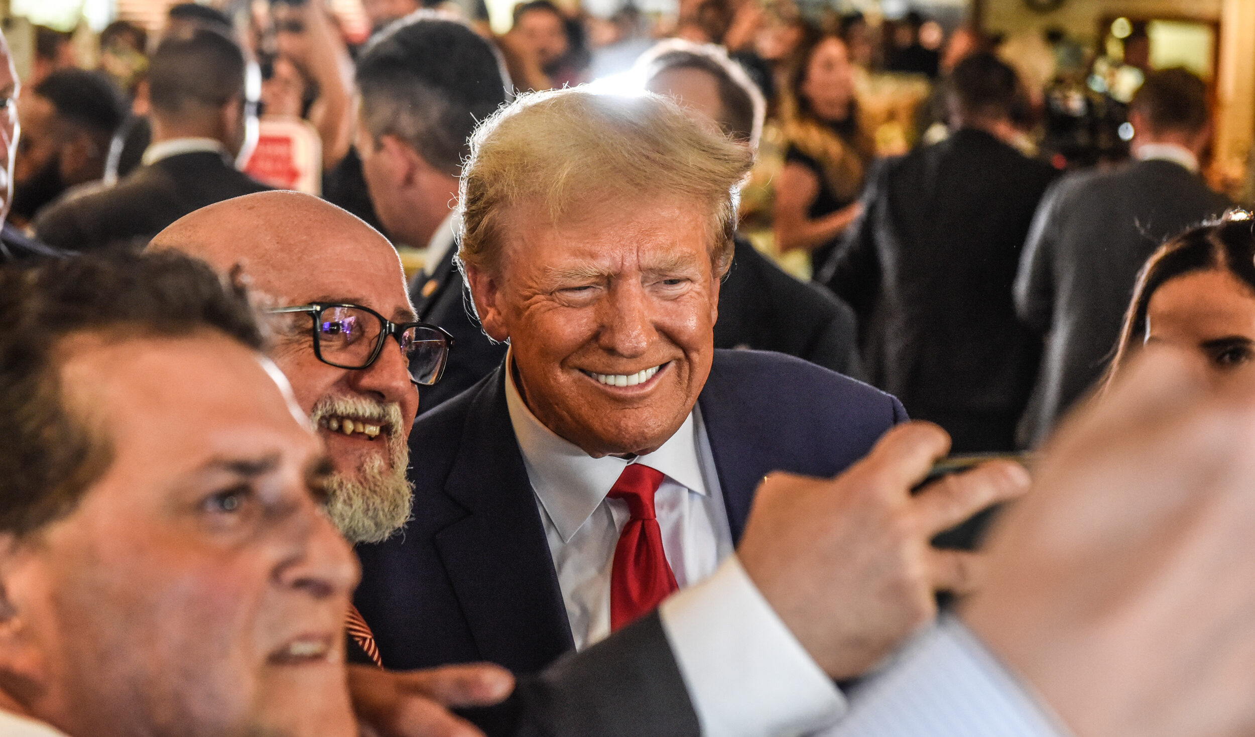 Trump accusa Biden di aver autorizzato l'Fbi all'uso della forza letale nel raid di Mar a Lago per farlo fuori