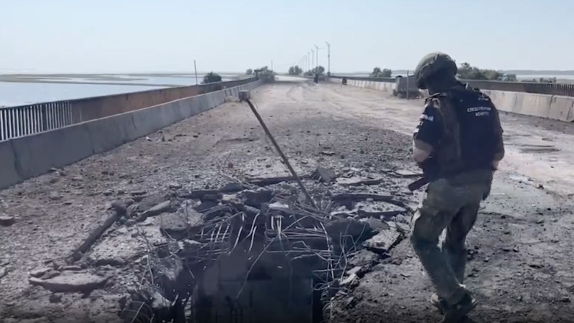 Kiev danneggia i ponti tra Kherson e la Crimea: grossi problemi per la logistica russa Kiev danneggia i ponti tra Kherson e la Crimea: grossi problemi per la logistica russa