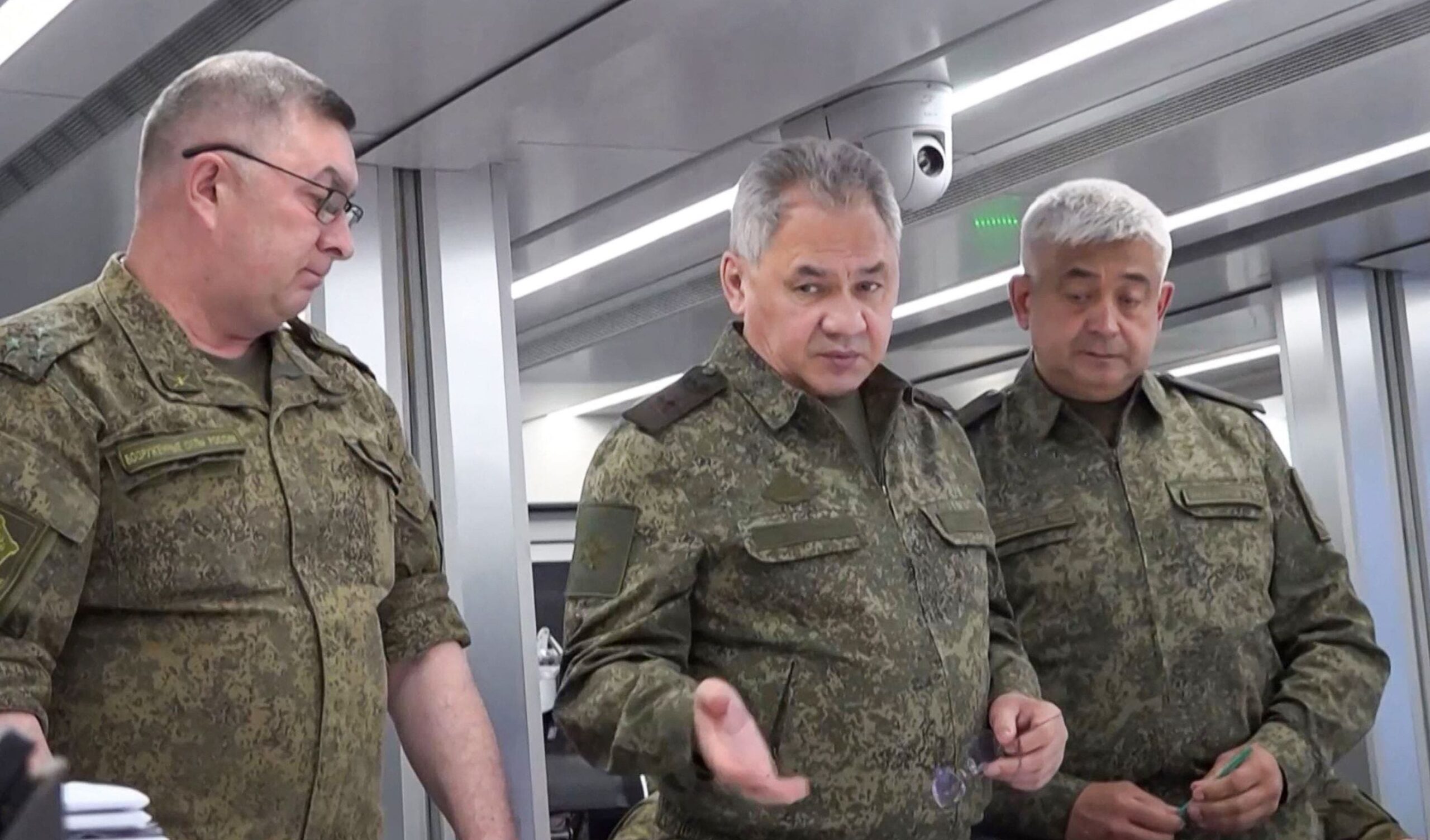 Shoigu in video mentre visita le truppe in Ucraina: prima apparizione dopo il mezzo golpe
