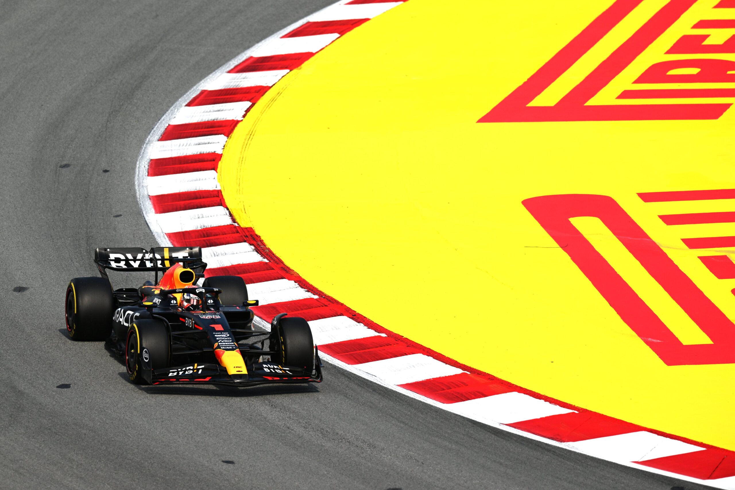 Verstappen domina a Barcellona e raggiunge la vittoria numero 40 in carriera