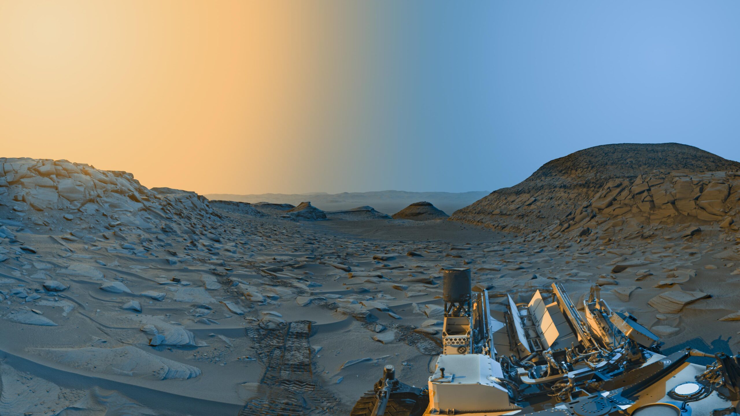 Marte: Curiosity cattura un panorama mozzafiato della Marker Band Valley
