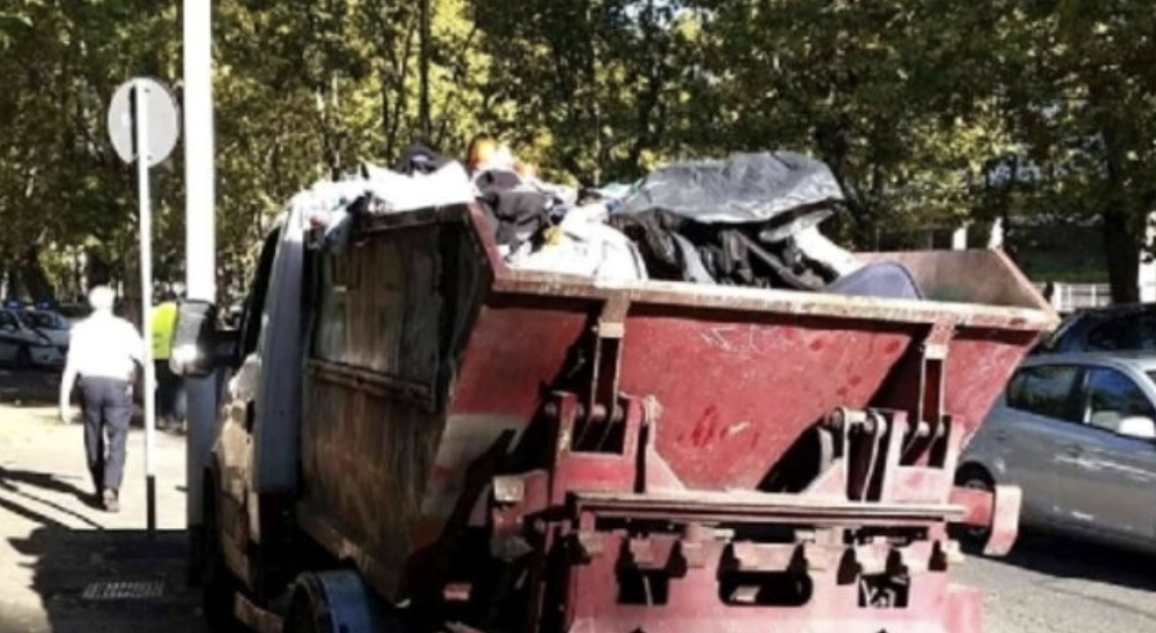 Trovato il cadavere in un camion della raccolta rifiuti