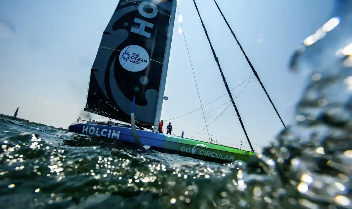 Durante l'Ocean race trovate microplastiche in ogni campione d'acqua prelevato anche in aree remote