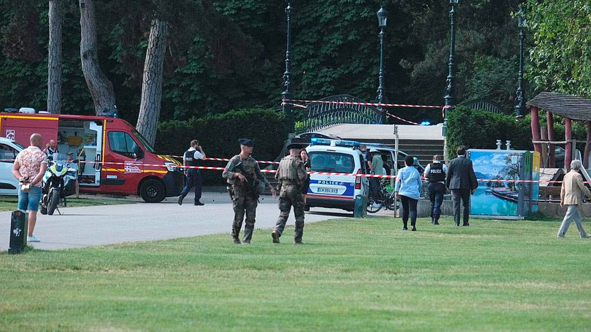 annecy-aggressione Annecy, 4 bambini accoltellati in un parco: sono gravi, arrestato l'aggressore